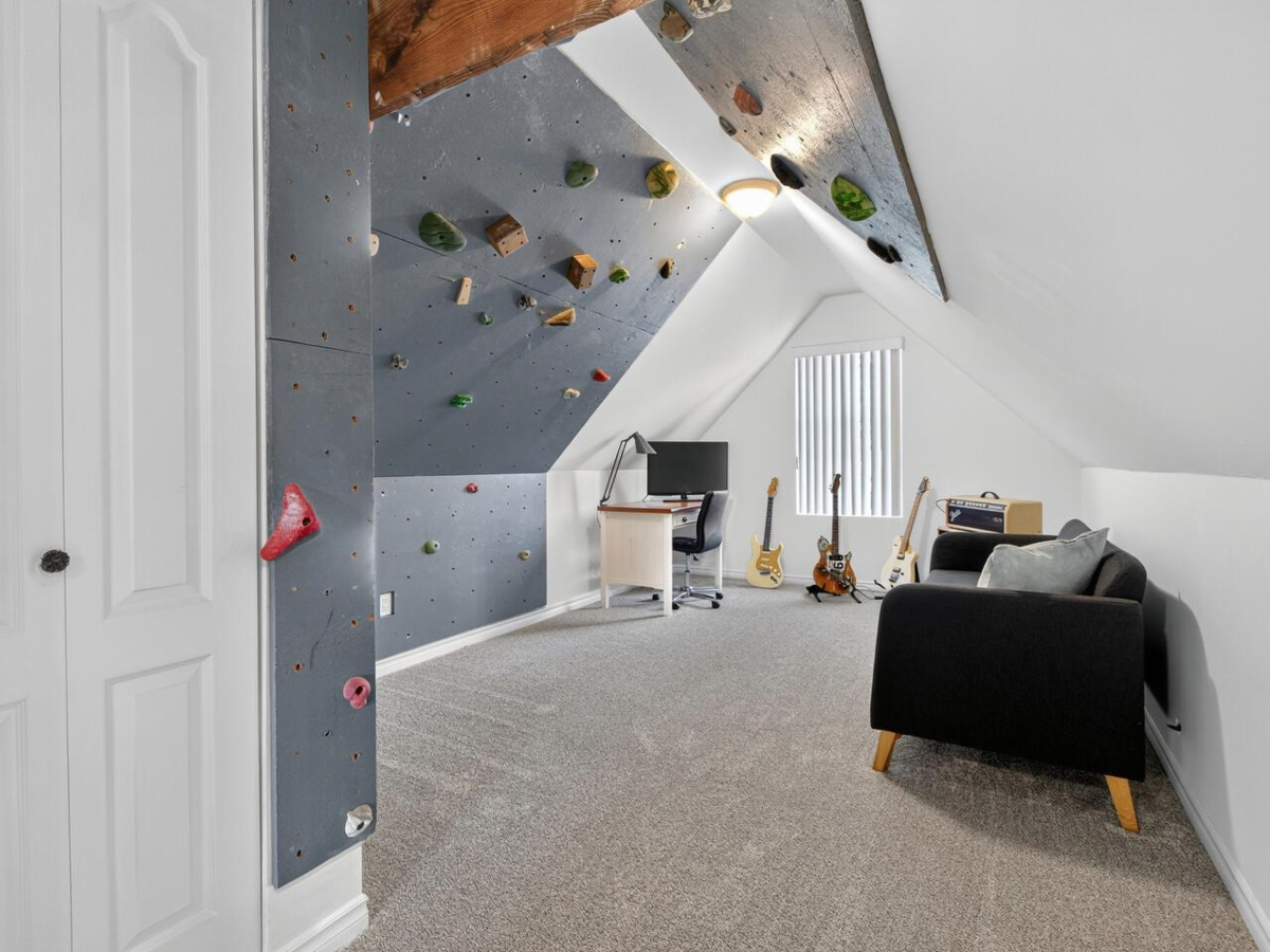 Laundry Room Photo of 8011 163rd Street, Surrey, BC