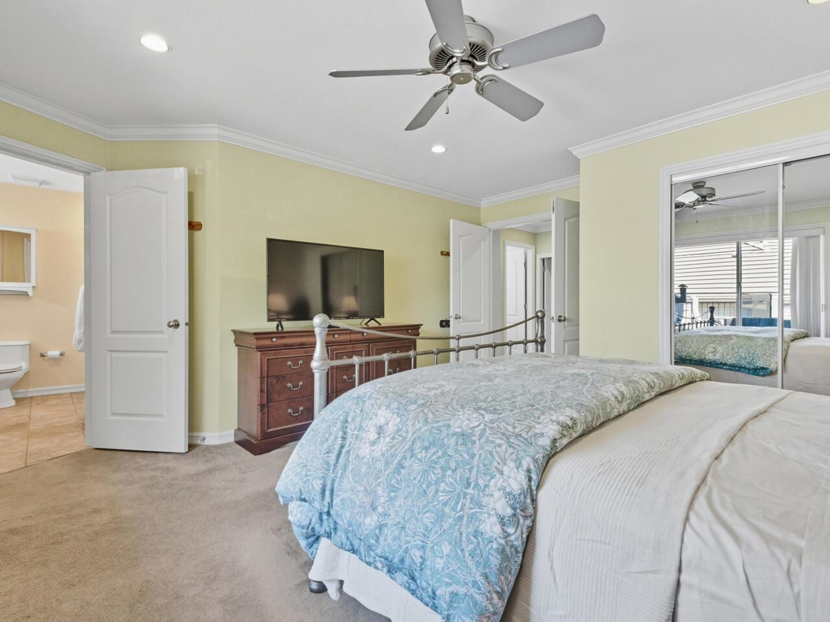 Powder Room Photo of 8011 163rd Street, Surrey, BC