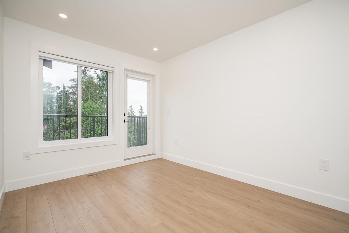 Entry Foyer Photo of 2 128 N Grosvenor Avenue, Burnaby, BC