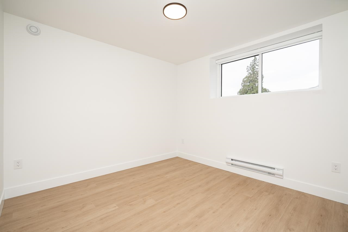 Front Yard Photo of 2 128 N Grosvenor Avenue, Burnaby, BC