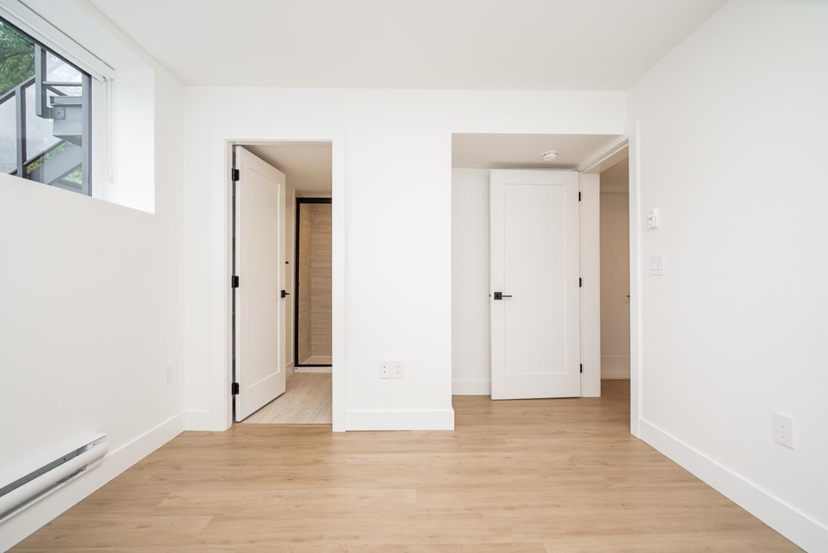 Garden / Landscaping Photo of 2 128 N Grosvenor Avenue, Burnaby, BC