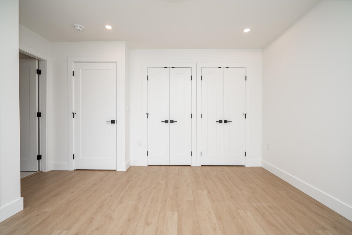 Guest Bathroom Photo of 2 128 N Grosvenor Avenue, Burnaby, BC