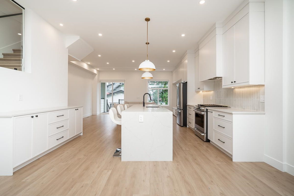 Kitchen Island Photo of 2 128 N Grosvenor Avenue, Burnaby, BC
