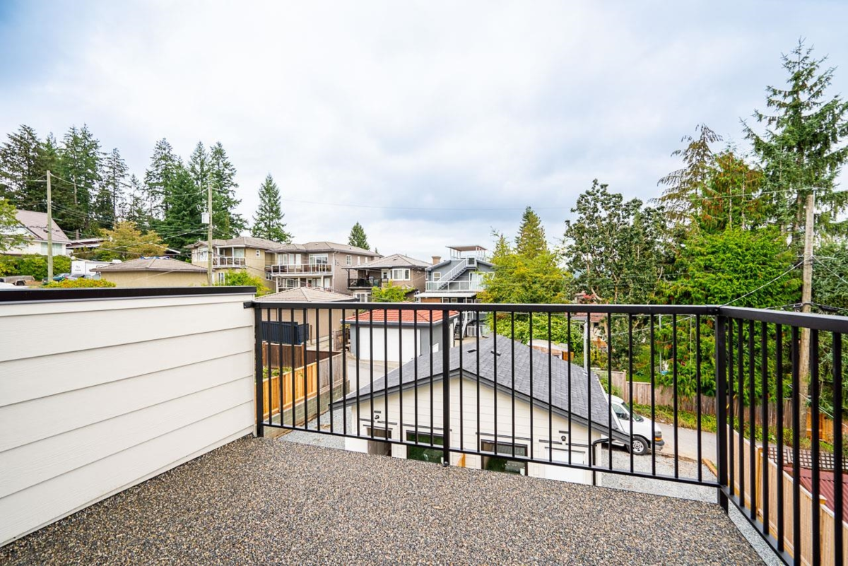 Mudroom Photo of 2 128 N Grosvenor Avenue, Burnaby, BC