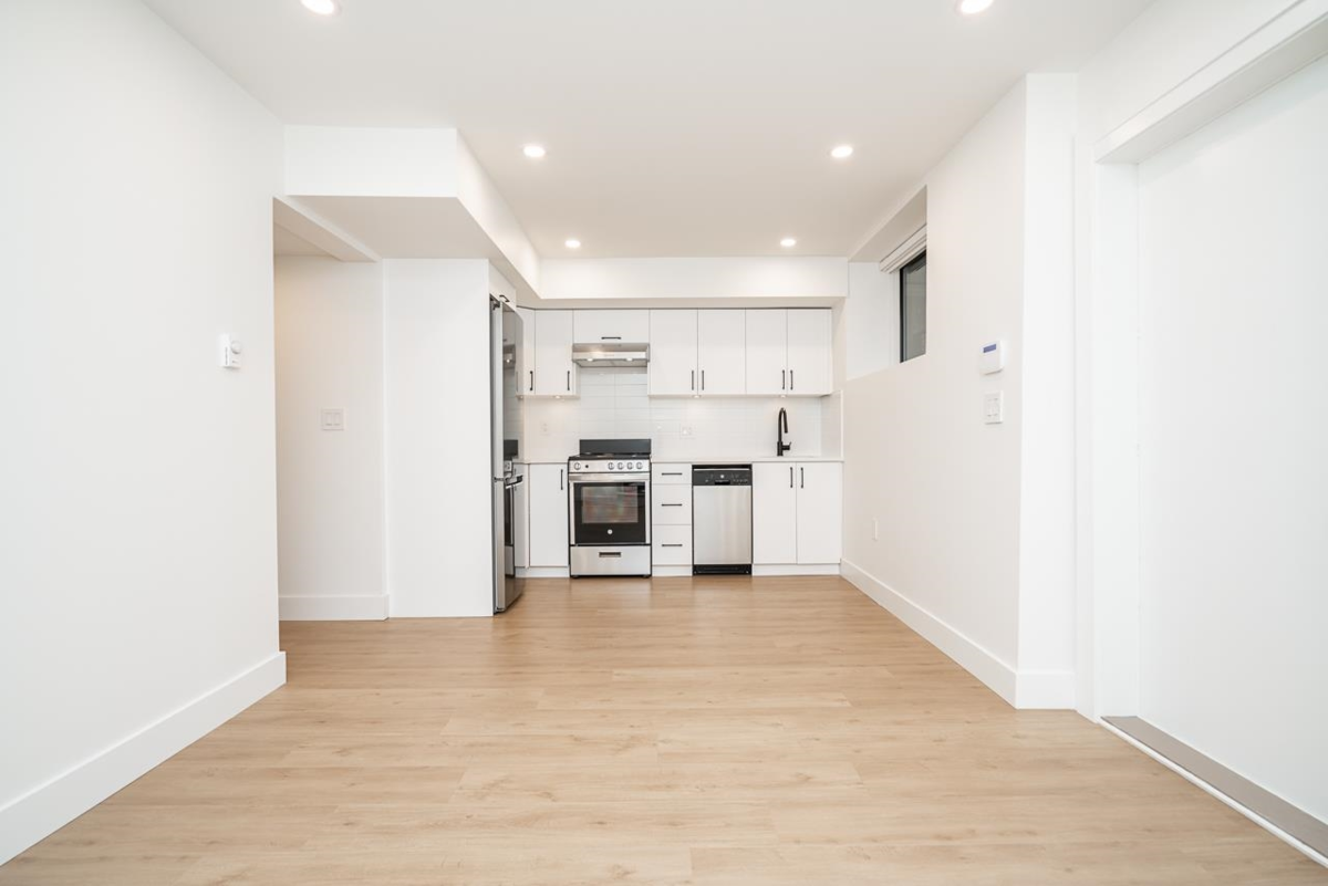 Outdoor Deck Photo of 2 128 N Grosvenor Avenue, Burnaby, BC