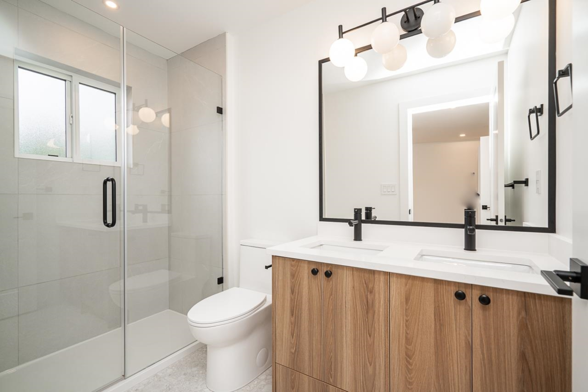 Powder Room Photo of 2 128 N Grosvenor Avenue, Burnaby, BC