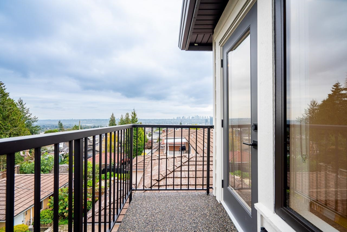 Staircase Photo of 2 128 N Grosvenor Avenue, Burnaby, BC