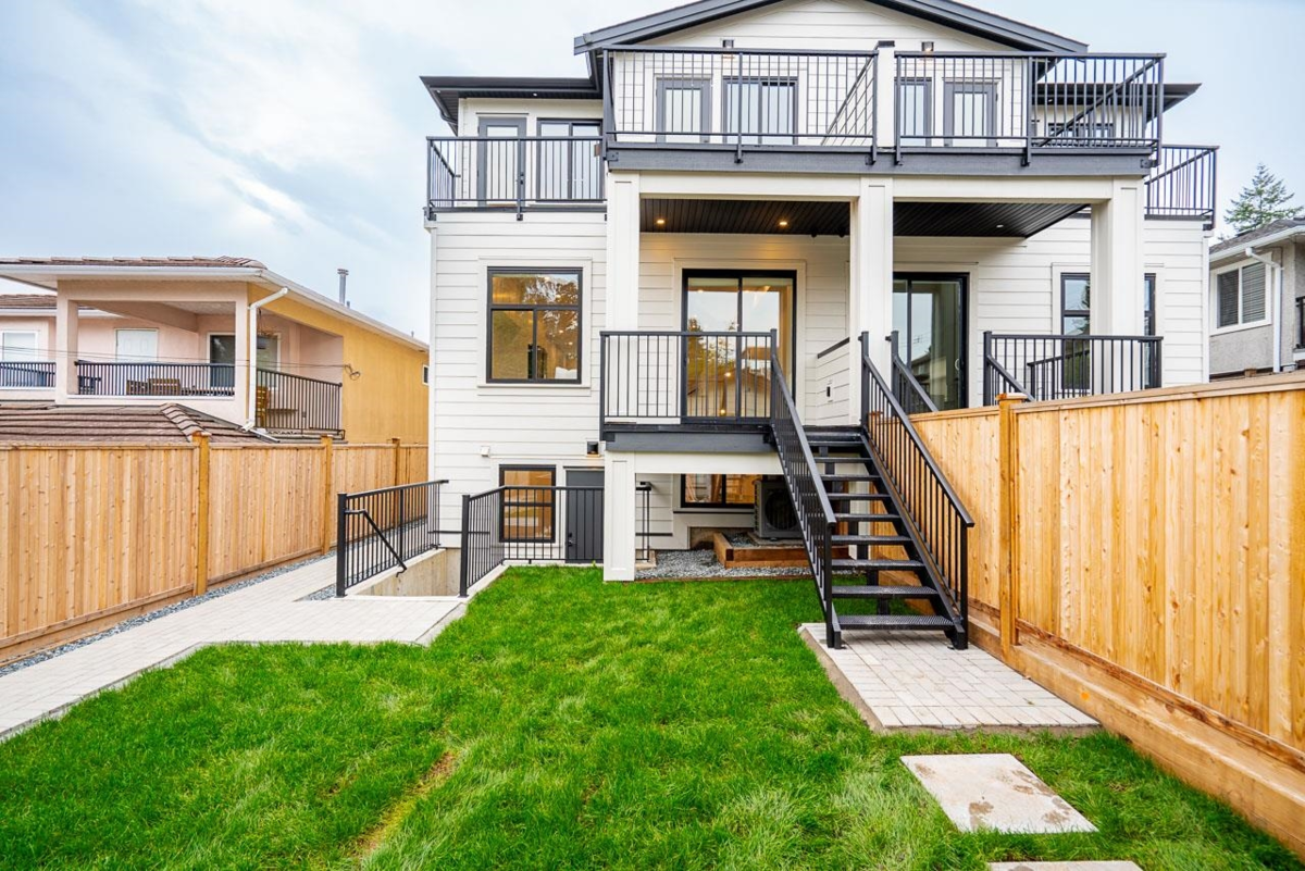 Street View Photo of 2 128 N Grosvenor Avenue, Burnaby, BC