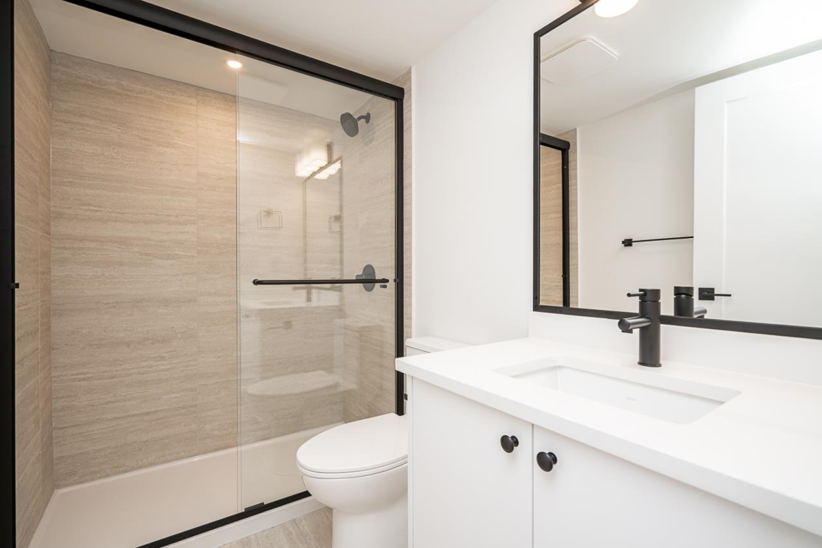 Swimming Pool Photo of 2 128 N Grosvenor Avenue, Burnaby, BC