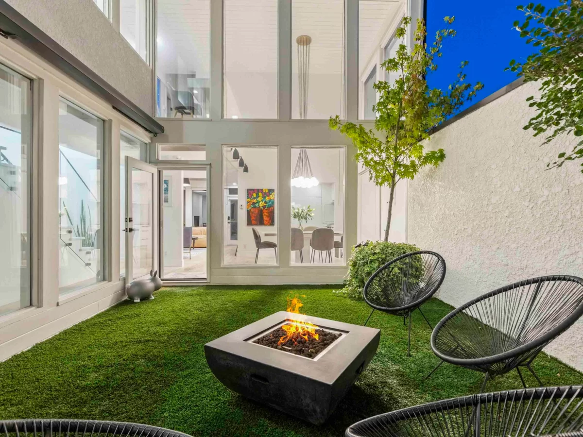 Exterior Front Photo of 4615 W 7th Avenue, Vancouver, BC