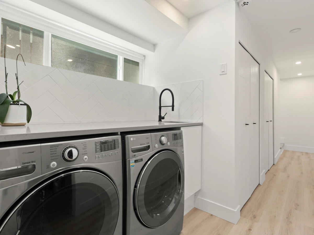 Front Yard Photo of 4615 W 7th Avenue, Vancouver, BC