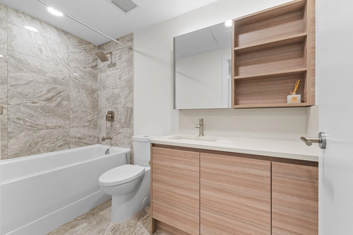 Primary Bathroom Photo of 1201 4433 Alaska Street, Burnaby, BC