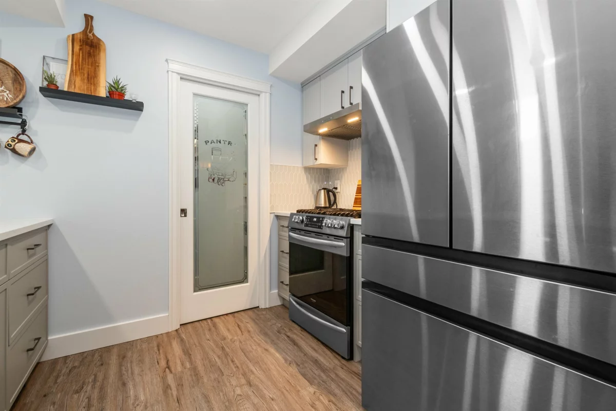 Kitchen Island Photo of 25 46778 Hudson Road, Sardis, BC
