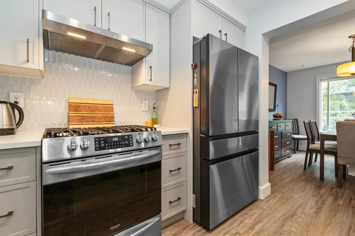 Kitchen Photo of 25 46778 Hudson Road, Sardis, BC