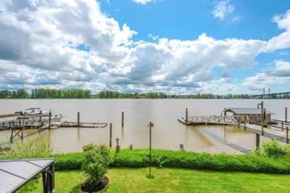20282 Wharf Street, Maple Ridge, BC
