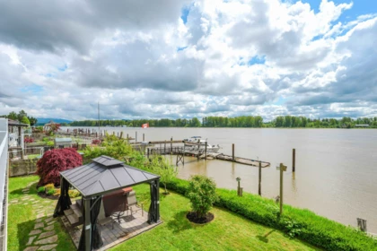 20282 Wharf Street, Maple Ridge, BC