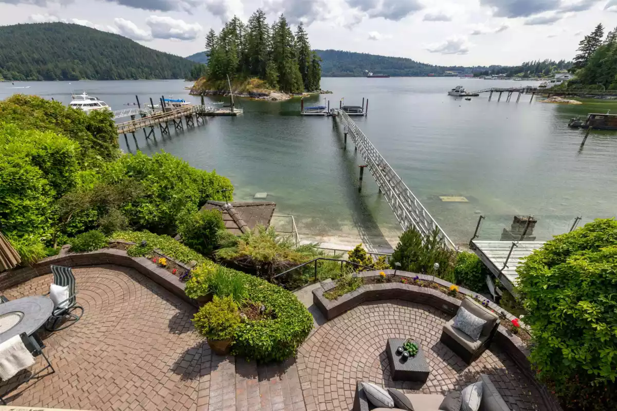 Breakfast Nook Photo of 4625 Strathcona Road, North Vancouver, BC