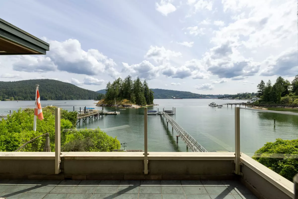 Garden / Landscaping Photo of 4625 Strathcona Road, North Vancouver, BC