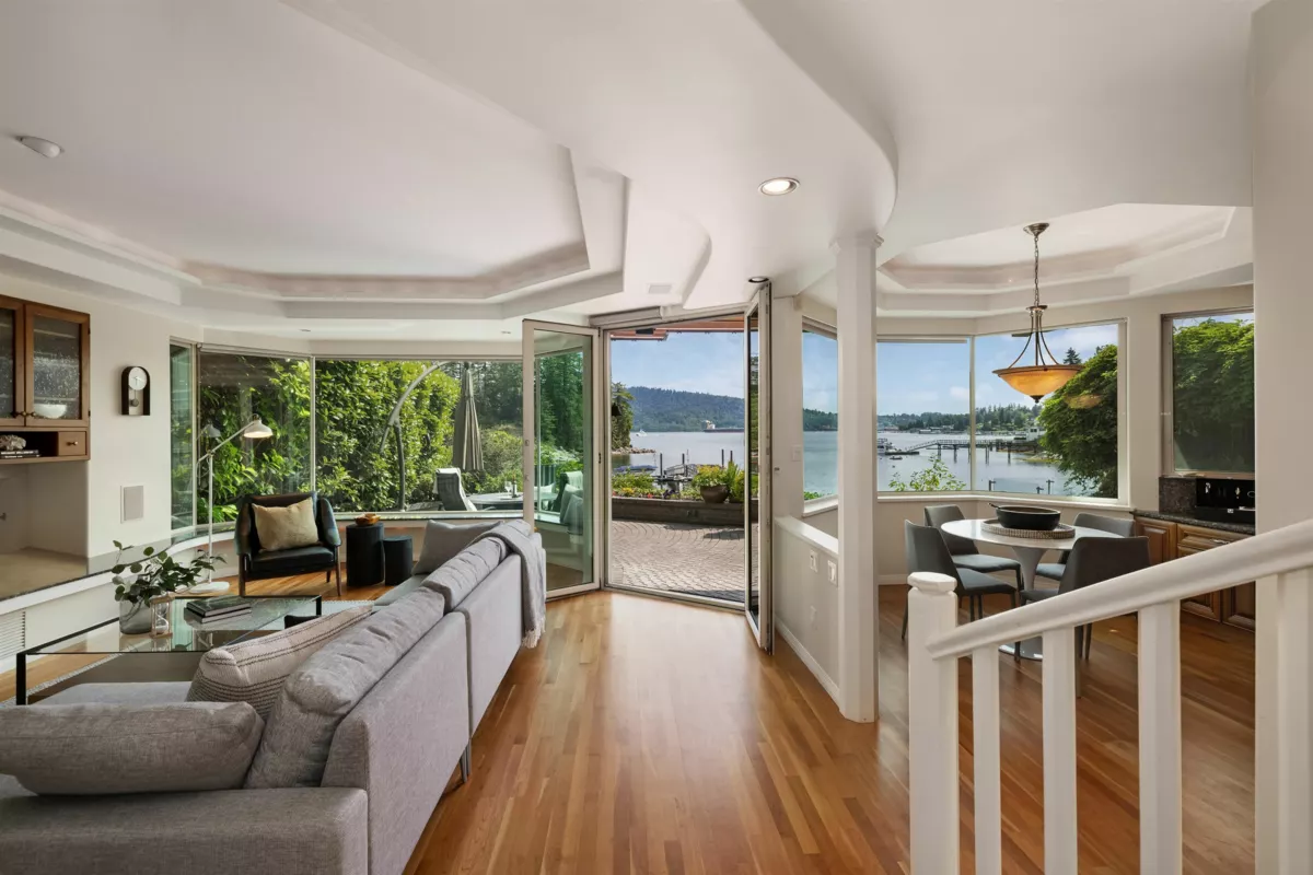 Hallway Photo of 4625 Strathcona Road, North Vancouver, BC