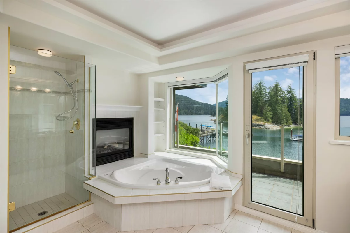 Hot Tub / Spa Photo of 4625 Strathcona Road, North Vancouver, BC