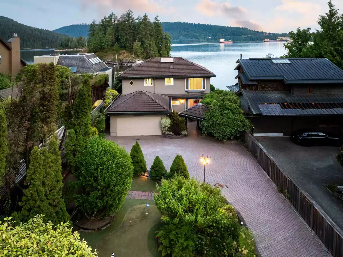 Kitchen Photo of 4625 Strathcona Road, North Vancouver, BC