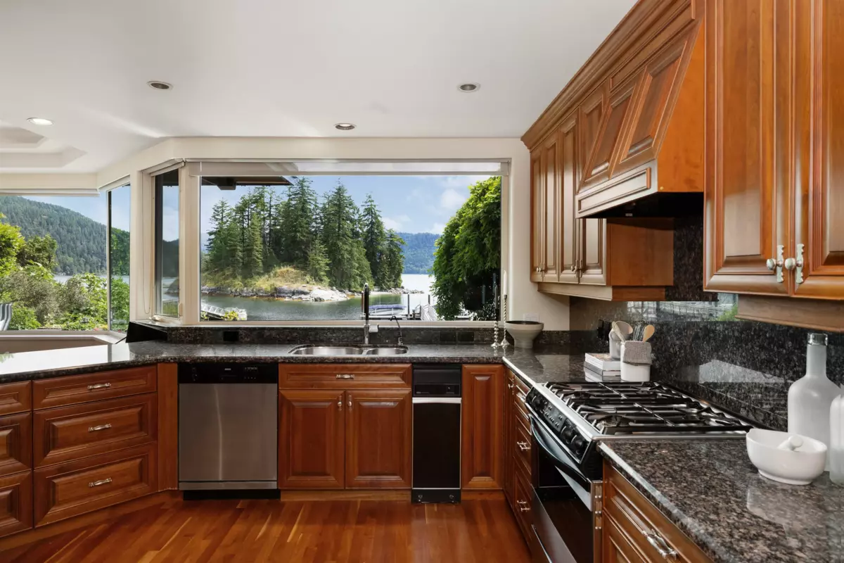 Powder Room Photo of 4625 Strathcona Road, North Vancouver, BC