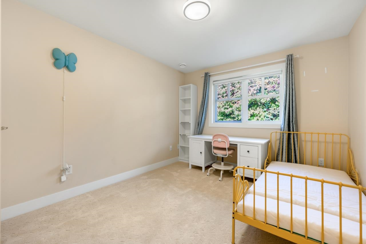 Bedroom 4 Photo of 1 2555 Skilift Road, West Vancouver, BC