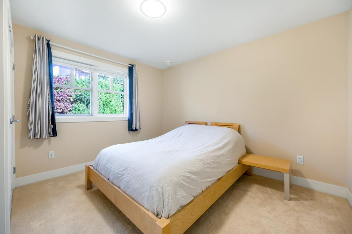 Guest Bathroom Photo of 1 2555 Skilift Road, West Vancouver, BC