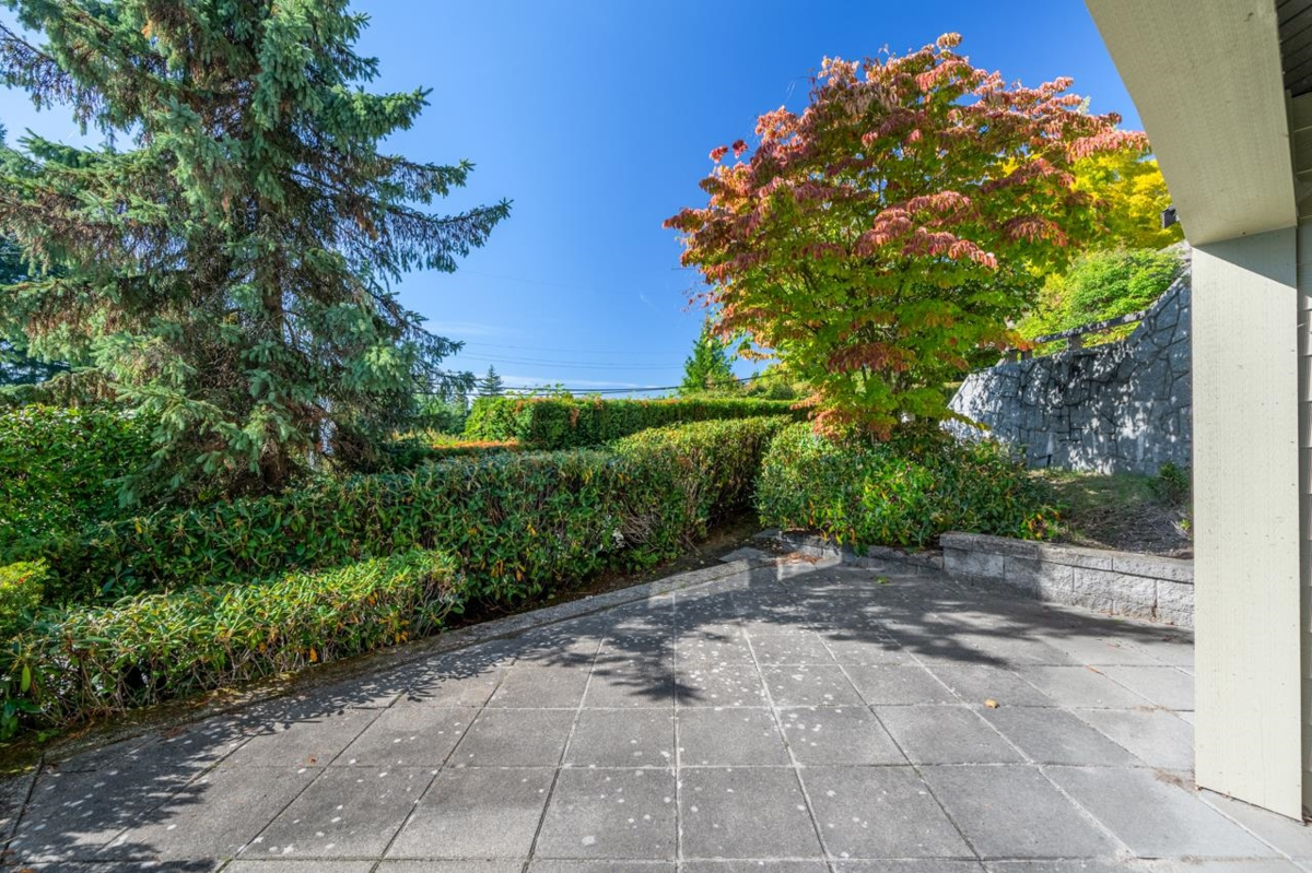 Hallway Photo of 1 2555 Skilift Road, West Vancouver, BC