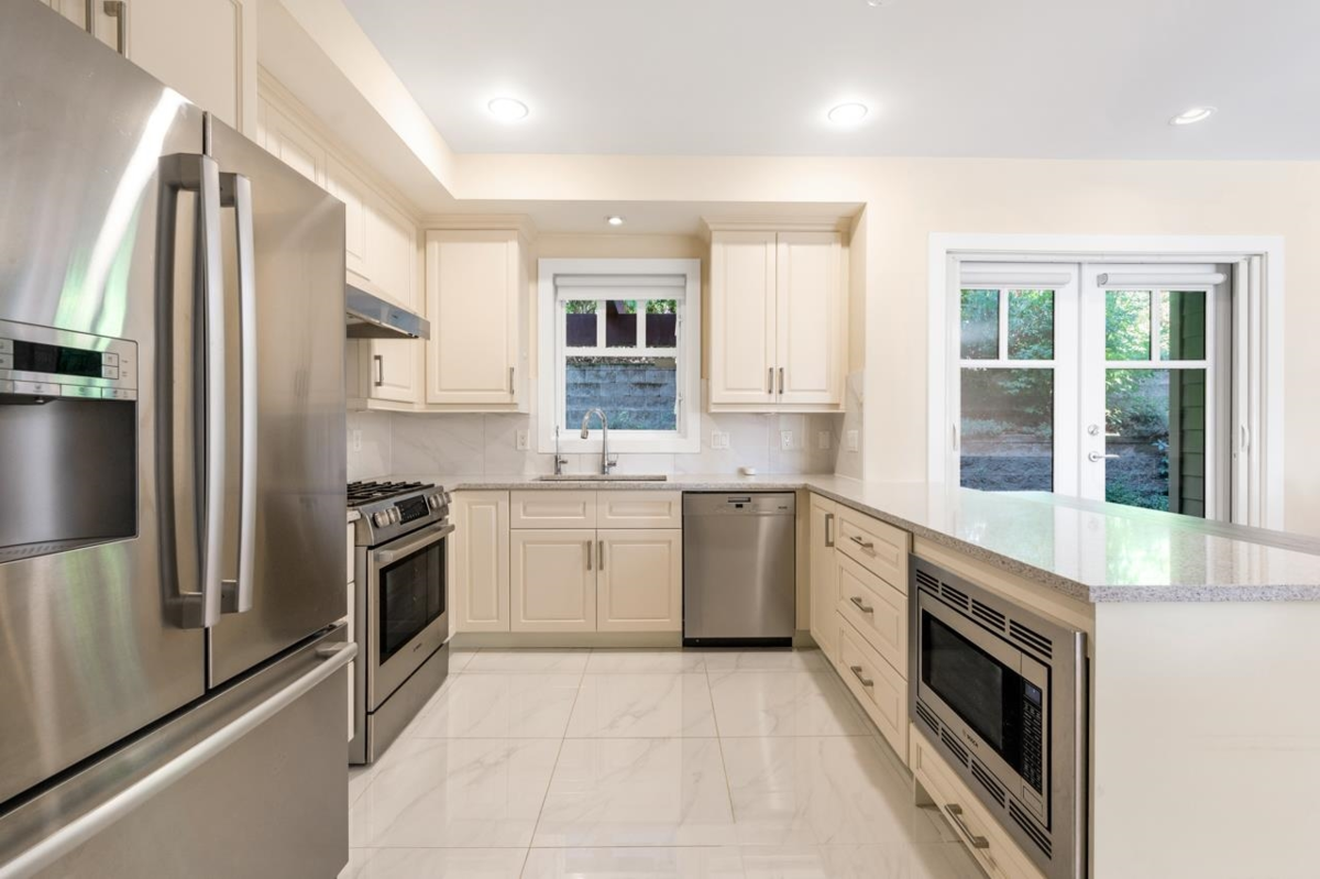 Pantry Photo of 1 2555 Skilift Road, West Vancouver, BC