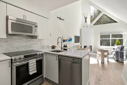 306 4749 Spearhead Drive, Whistler, BC, Whistler — Apartment/Condo for sale