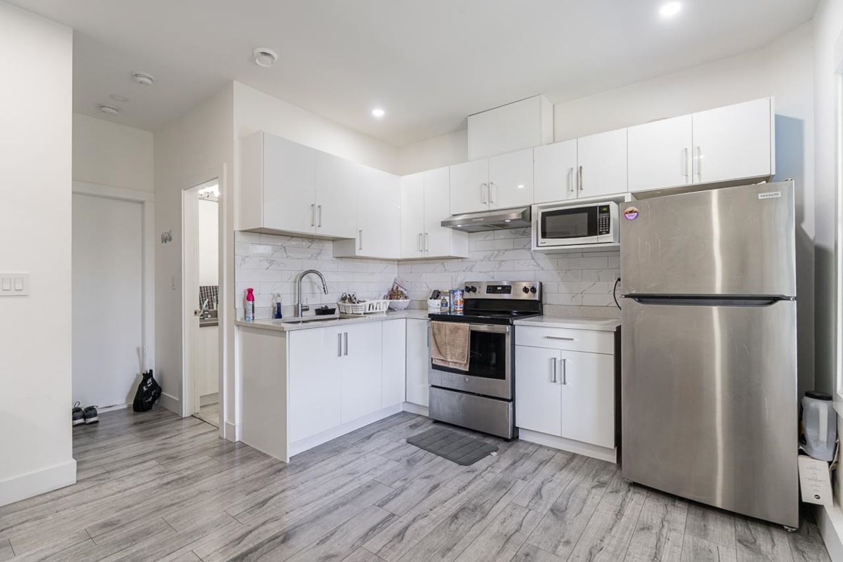 Entry Foyer Photo of 15051 63a Avenue, Surrey, BC