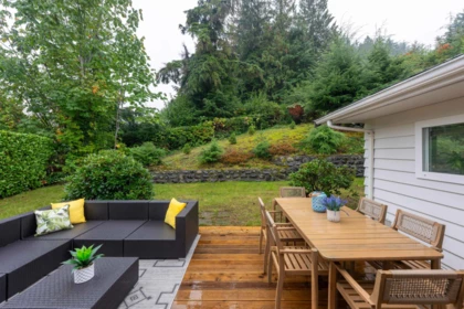 Backyard Photo of 850 Jefferson Avenue, West Vancouver, BC