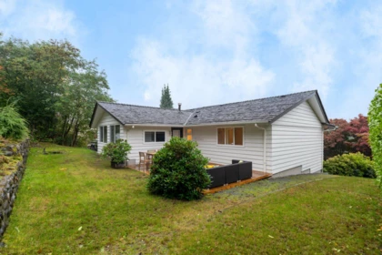 Front Yard Photo of 850 Jefferson Avenue, West Vancouver, BC