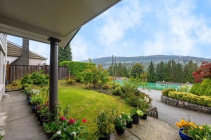 Swimming Pool Photo of 850 Jefferson Avenue, West Vancouver, BC