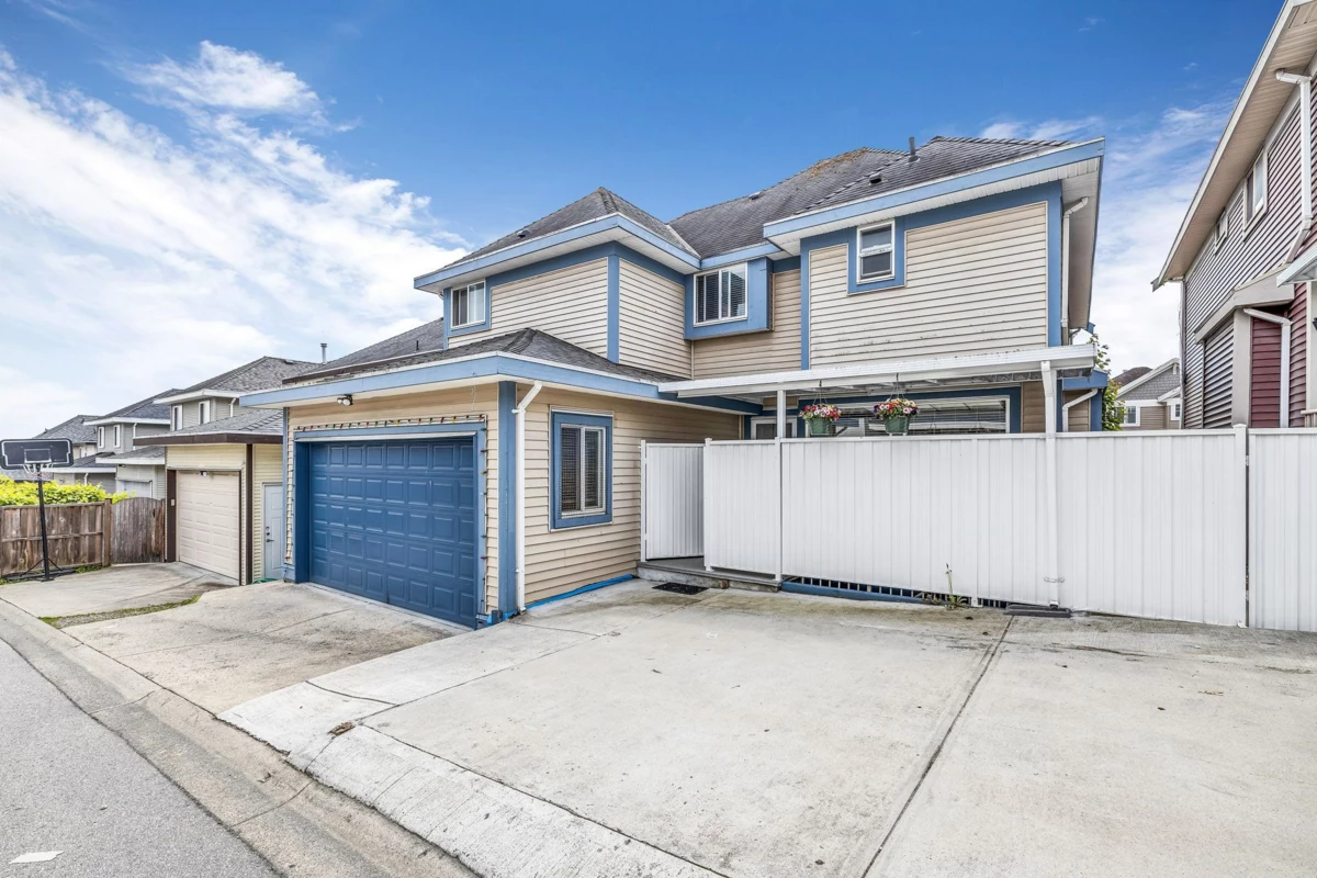 Fitness Center Photo Near 14833 71a Avenue, Surrey, BC