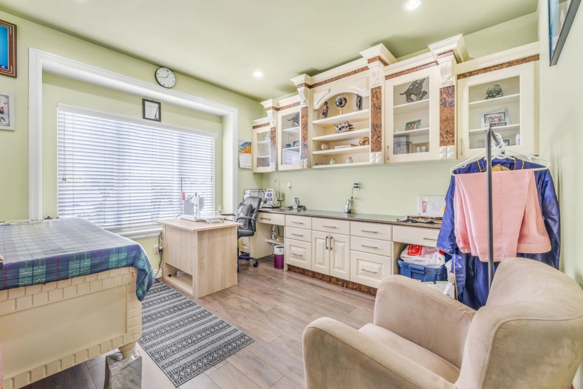 Guest Bathroom Photo of 14833 71a Avenue, Surrey, BC