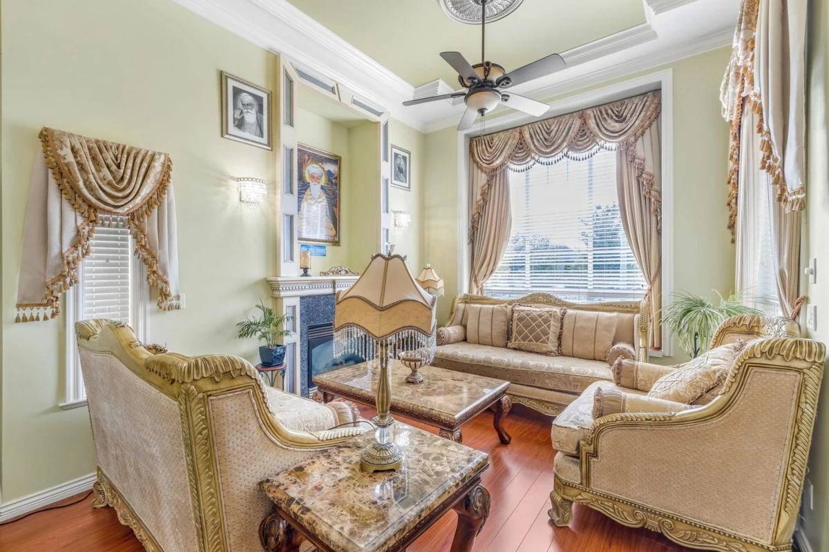Kitchen Island Photo of 14833 71a Avenue, Surrey, BC