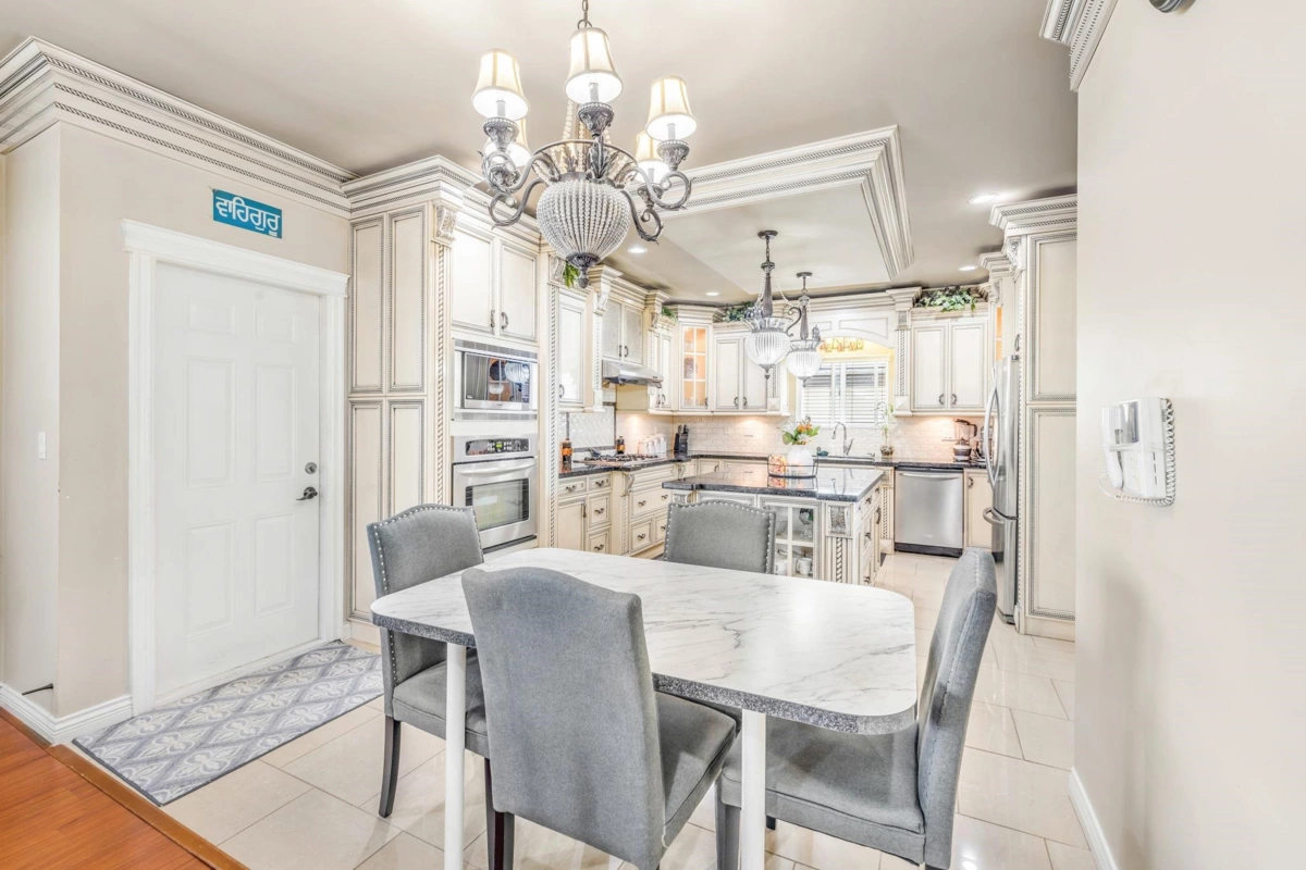 Walk-In Closet Photo of 14833 71a Avenue, Surrey, BC