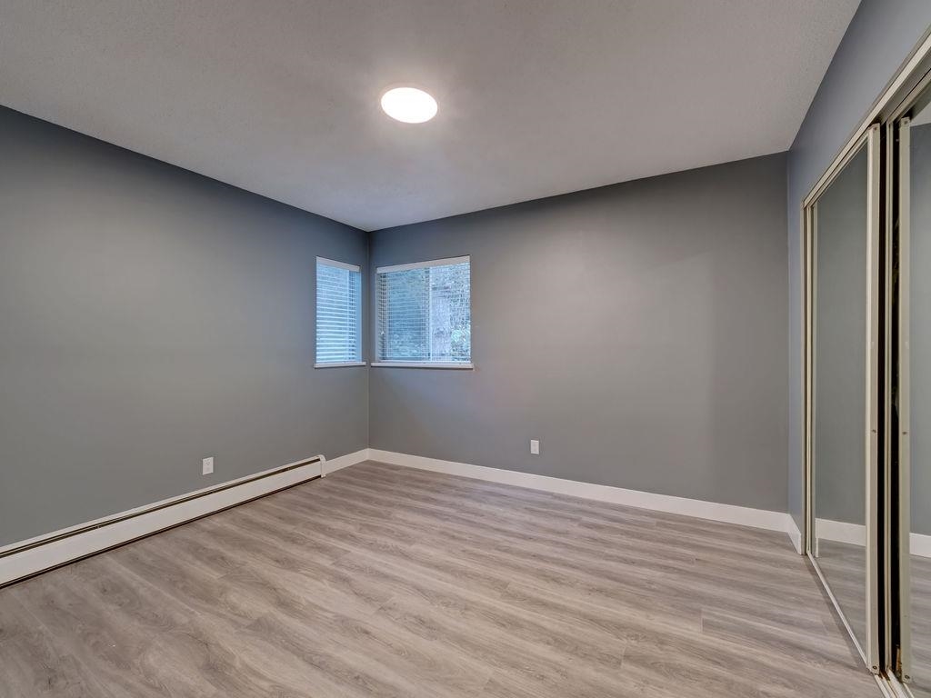 Entry Foyer Photo of 7462 Redrooffs Road, Halfmoon Bay, BC