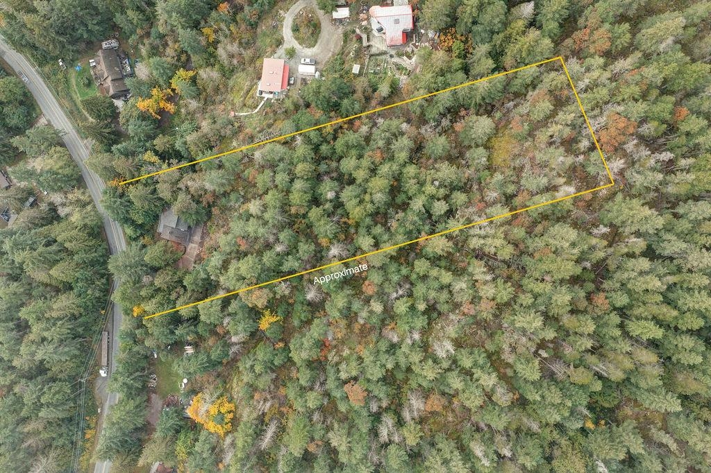 Front Yard Photo of 7462 Redrooffs Road, Halfmoon Bay, BC