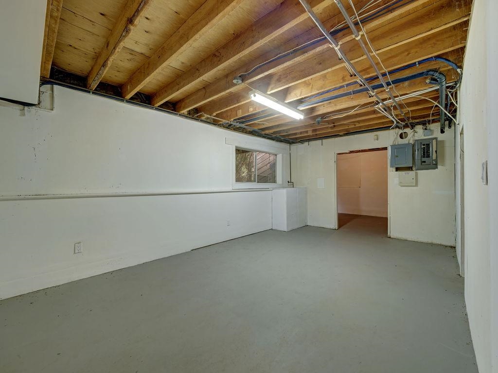 Garage Interior Photo of 7462 Redrooffs Road, Halfmoon Bay, BC