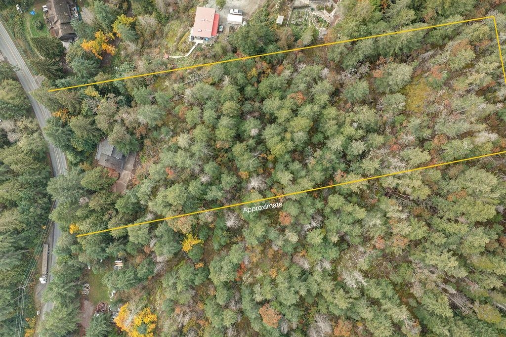 Garden / Landscaping Photo of 7462 Redrooffs Road, Halfmoon Bay, BC