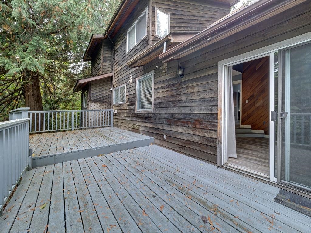 Guest Bathroom Photo of 7462 Redrooffs Road, Halfmoon Bay, BC