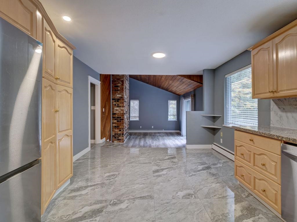 Walk-In Closet Photo of 7462 Redrooffs Road, Halfmoon Bay, BC