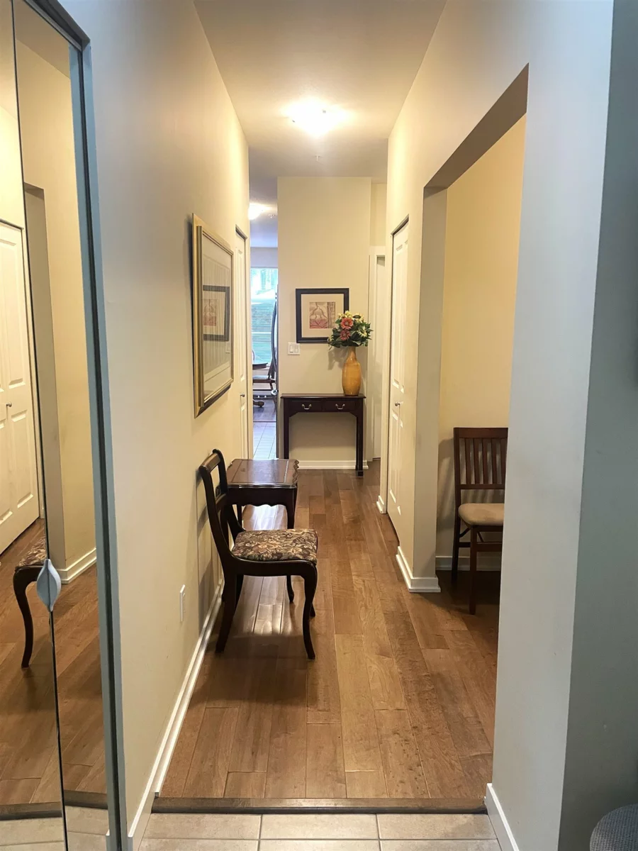 Dining Area Photo of 101 15299 17a Avenue, Surrey, BC