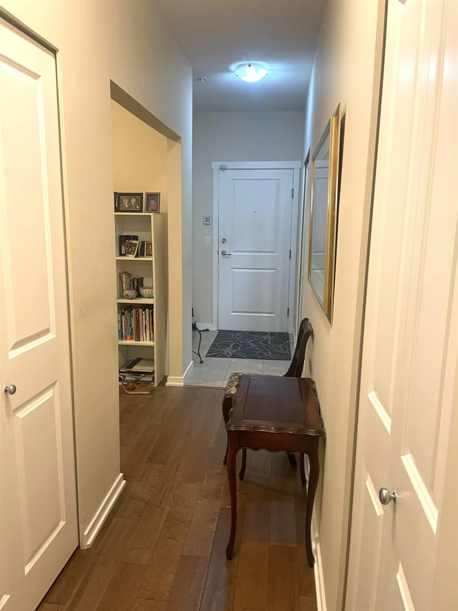 Family Room Photo of 101 15299 17a Avenue, Surrey, BC