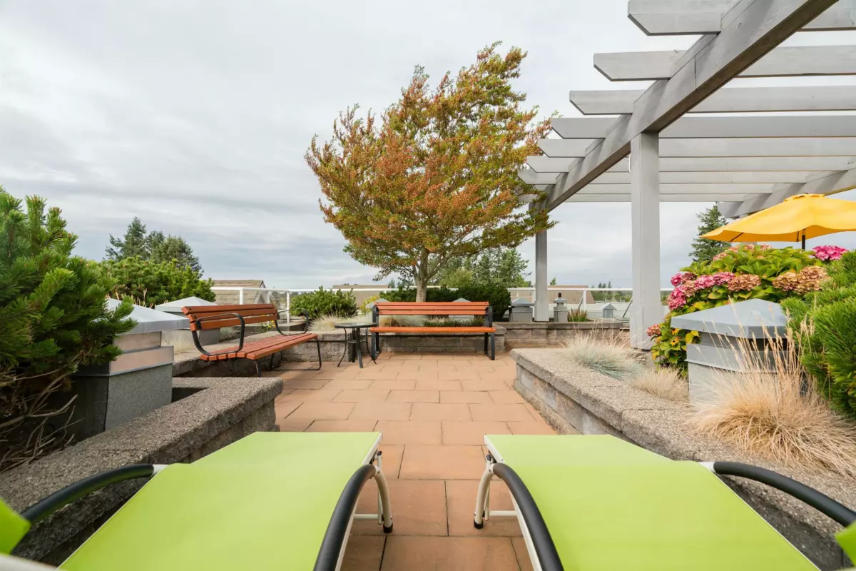 Front Yard Photo of 101 15299 17a Avenue, Surrey, BC