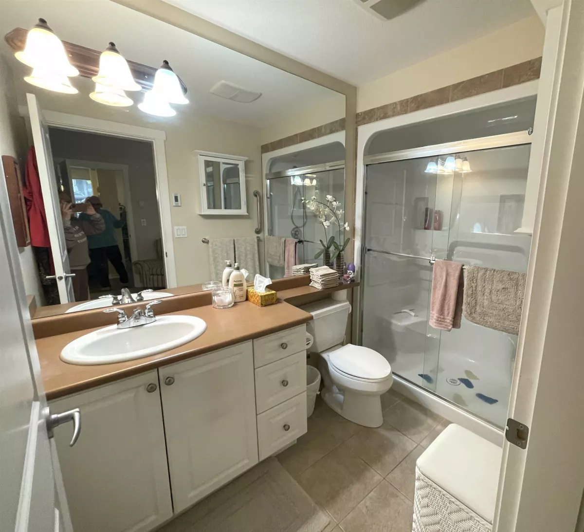Guest Bathroom Photo of 101 15299 17a Avenue, Surrey, BC