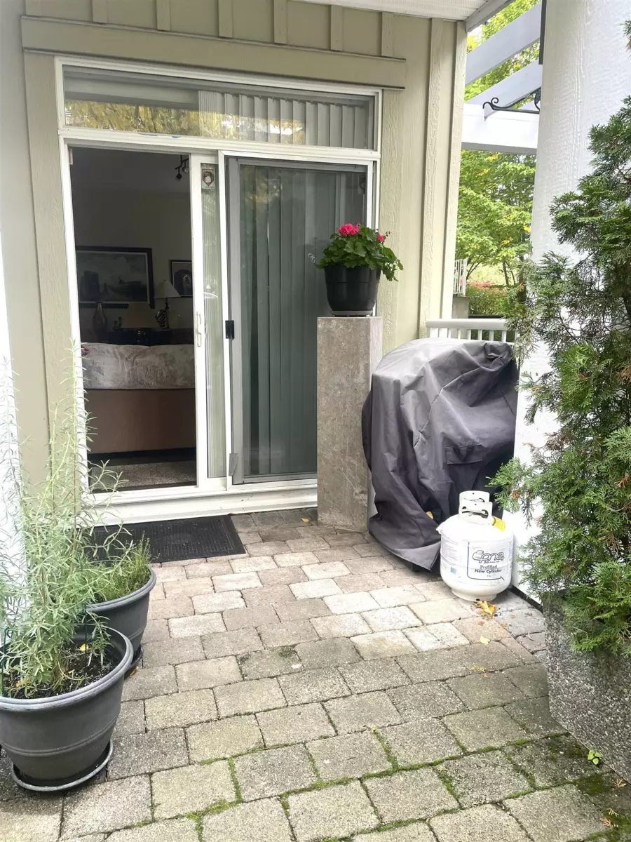 Hallway Photo of 101 15299 17a Avenue, Surrey, BC